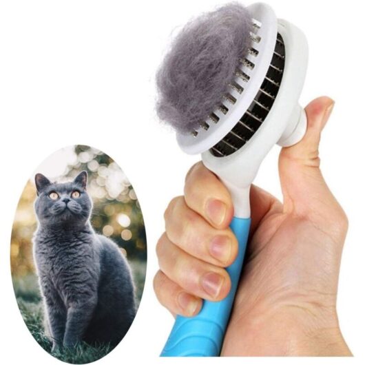 Self-cleaning brush for cats and dogs, removes undercoat